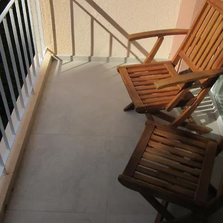 Dora Apartment *