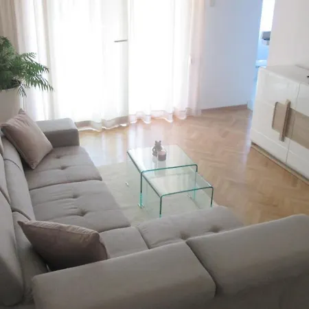 Apartment Dora