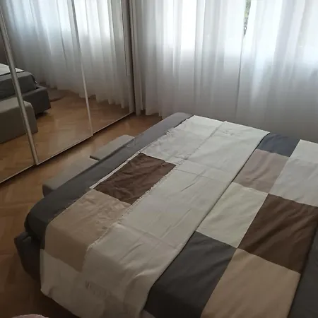 Dora Apartment *